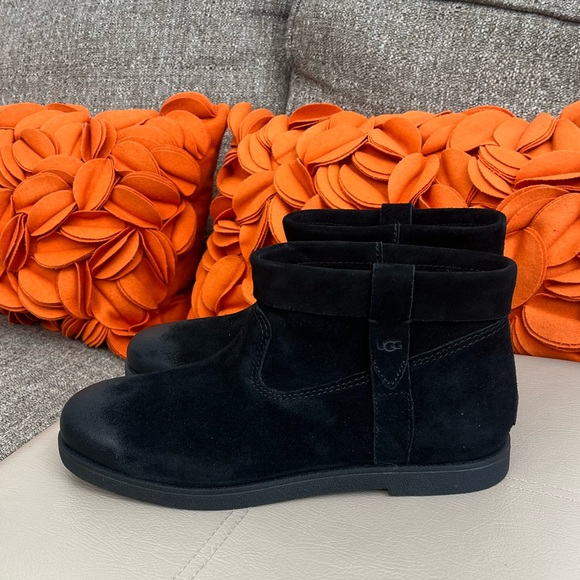 ❣️🆕UGG Josefene Cuff Black Suede Boots❣️ - Picture 5 of 11